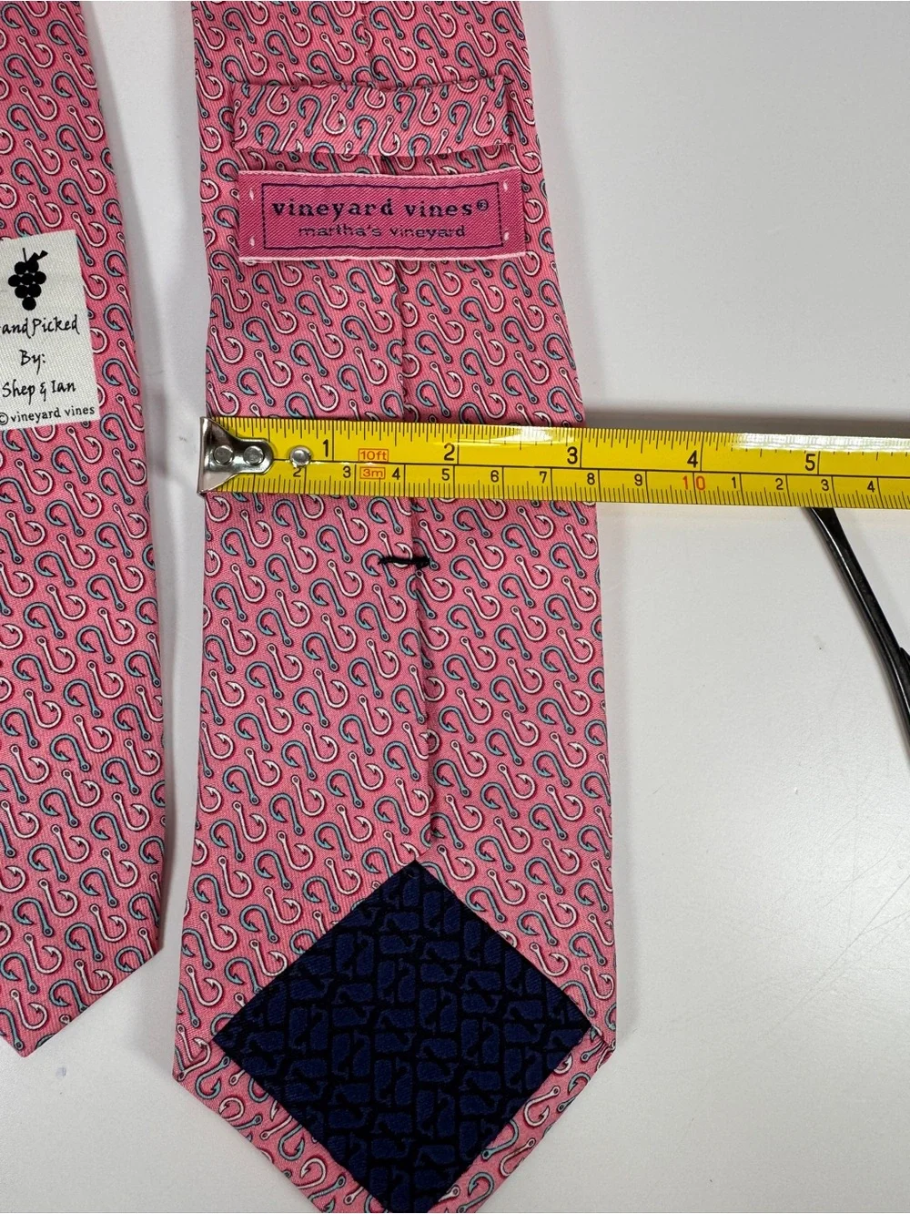 VINEYARD VINES pink 100% silk tie with fish hook design necktie Adorable